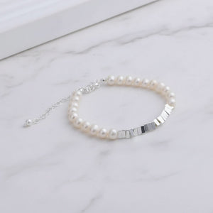 Cliff Walk Pearl Bracelet